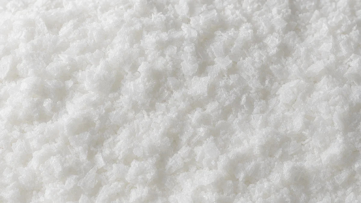 Niacin, a plain white crystalline powder of small flat plates